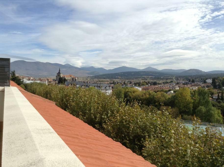 Apartamento Piso centrico en El Espinar Exterior foto